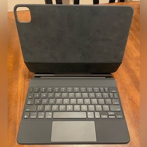 Magic Keyboard for iPad Pro 11-inch (4th gen)